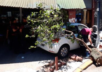 Una denuncia por violencia de género culminó con una persecución y choque en Almagro: dos detenidos