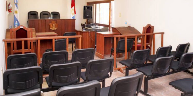 Córdoba: condenaron a tres policías por golpear e insultar a una testigo por su orientación sexual