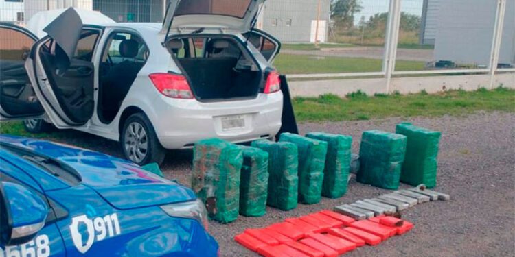 Viajaban con 300 kilos de marihuana y los detuvieron