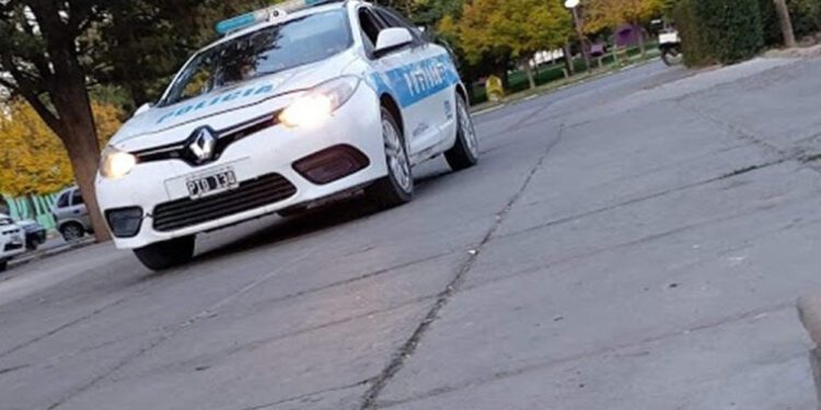 Personal policial intervino en una discusión entre padre e hijo