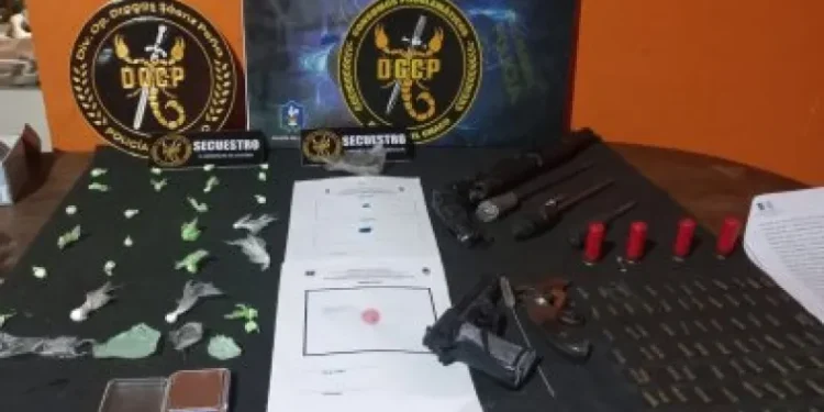 Cocaína, armas y objetos robados: el resultado del allanamiento de un presunto kiosco narco