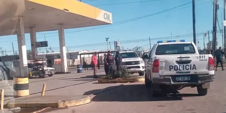 Baleado a plena luz del día. Matan de un tiro a un policía bonaerense cuando se acercó a identificar a los ocupantes de un auto