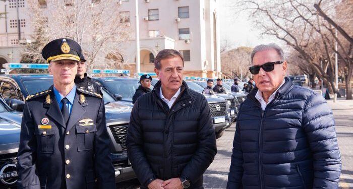 Nueva flota de patrulleros y chalecos para la fuerza policial