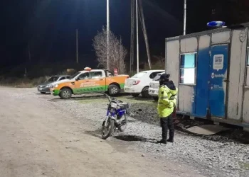 Quiso esquivar un puesto policial porque circulaba con una moto robada