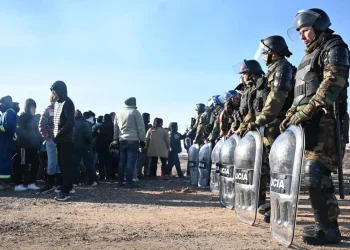 Desalojaron a 50 familias de una toma en Las Perlas: tensión en la zona ante el gran despliegue policial