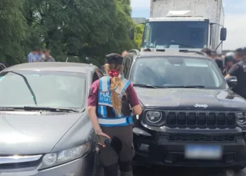 Lo detienen con una camioneta blindada y sirena policial
