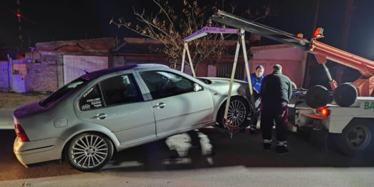 Quiso evadir un control policial: lo persiguieron y dio positivo