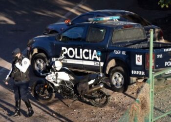 Quiso zafar de un control policial en Guaymallén, se metió en un asentamiento y le robaron la moto