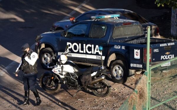 Quiso zafar de un control policial en Guaymallén, se metió en un asentamiento y le robaron la moto