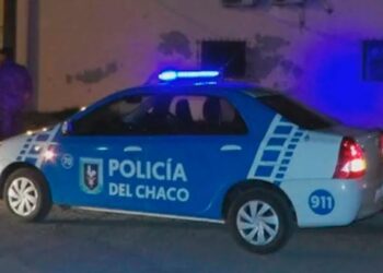 Chaco: un hombre murió al tirarse abajo de un móvil policial para evitar ser detenido