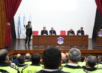 Realizan una charla sobre bienestar para personal policial y penitenciario