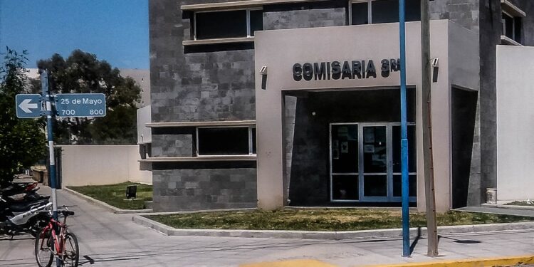 Dos hombres alcoholizados agredieron al personal policial y fueron detenidos en General Roca