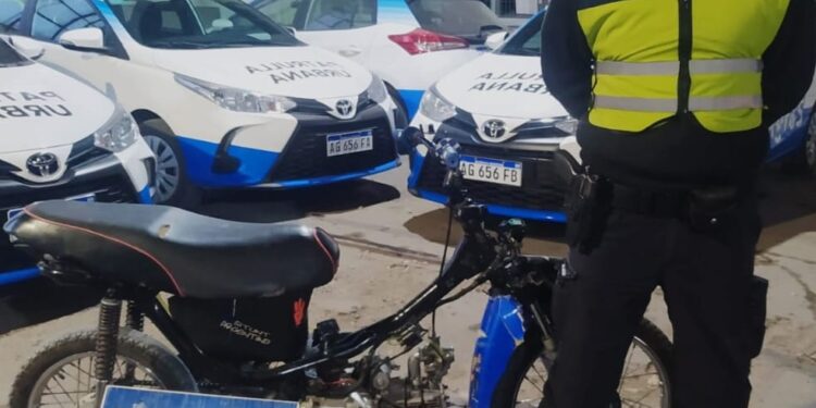 Operativo policial en Tres Arroyos: secuestro de motovehículo sin dominio