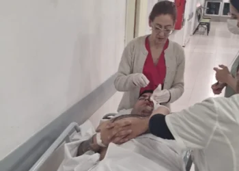 Policía recibió un ladrillazo en el rostro en medio de un operativo