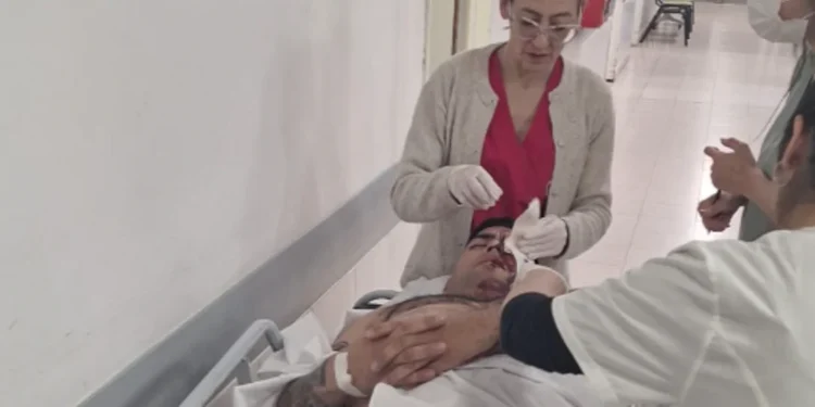 Policía recibió un ladrillazo en el rostro en medio de un operativo