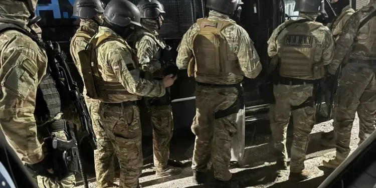 Hace disparos al aire, amenaza con agredirse y termina preso