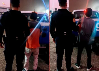 Detuvieron a padre e hijo por arrojar piedras a un móvil policial
