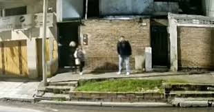 “Dejalo, te da todo”: el grito desesperado de una madre para defender a su hijo en medio de un robo en Lanús