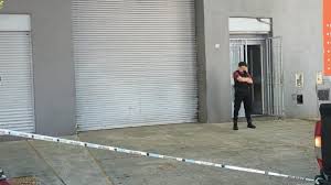 Los delincuentes ingresaron al local a las seis de la mañana. La víctima se descompensó una hora después tras ingresar a la empresa.