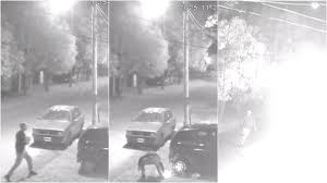 los vecinos de Moreno, en alerta por un hombre que prende fuego autos estacionados en la calle