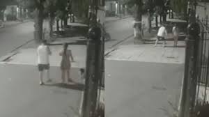 os motochorros balearon en la cabeza a una joven mientras paseaba al perro junto a su papá