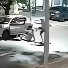 Merlo: patearon en la cabeza a un hombre para robarle el auto y lo dejaron inconsciente en medio de la calle