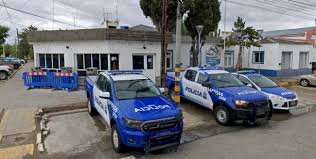 Santa Cruz: un hombre apuñaló al presunto abusador de su hijo de tres años y lo dejó en grave estado