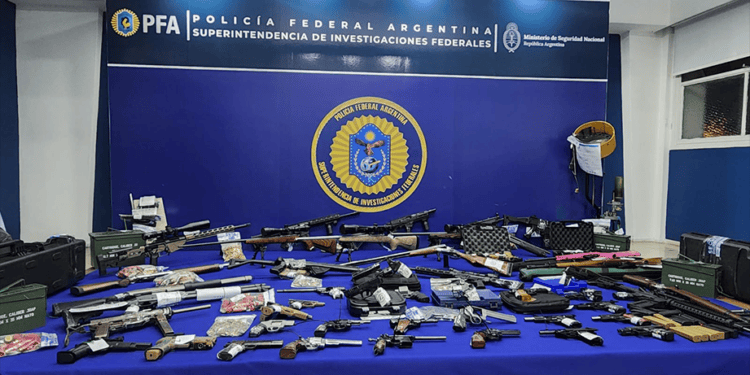 Confirman el procesamiento de 11 acusados por integrar una red dedicada al desvío ilegal de armas de fuego