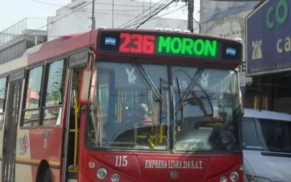 Robó un colectivo en Merlo para “cumplir su sueño”, llevó pasajeros y terminó detenido en Morón