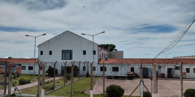 Detienen a 15 agentes penitenciarios acusados de torturas y abusos a reclusas en la cárcel de Magdalena