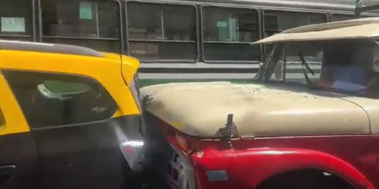Un choque en cadena entre seis autos en Balvanera dejó dos hospitalizados durante una mañana con más de 18 siniestros viales en CABA