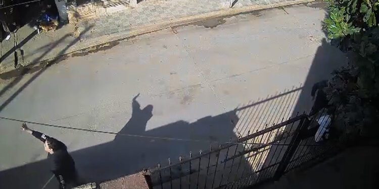 Un chofer de una aplicación de viajes le robó la jubilación a un adulto mayor en Córdoba