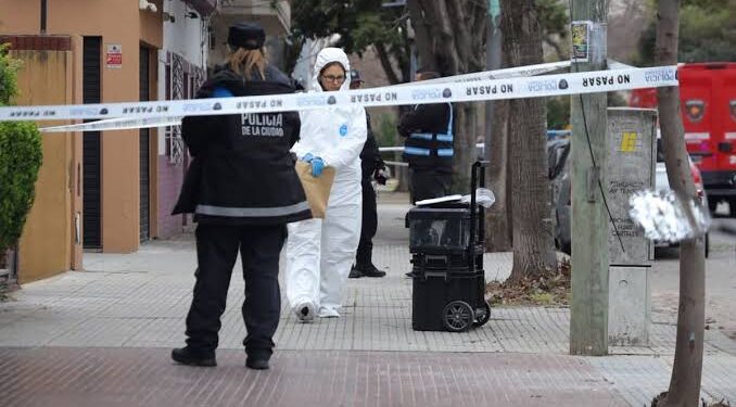 Procesaron con prisión preventiva al acusado de asesinar a su esposa de 53 puñaladas en Villa Devoto