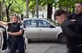 Castelar: persecución y choque contra una heladería terminó con dos detenidos tras el robo a una docente
