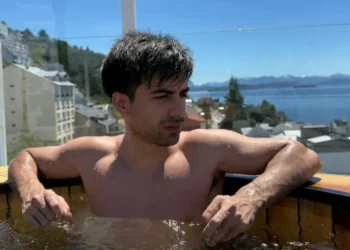 Golpeó a su pareja tras una discusión en vivo y terminó preso: cayó un conocido streamer uruguayo en Nordelta