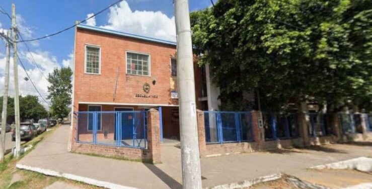 Un alumno fue baleado dentro del baño de una escuela en González Catán: investigan si se trató de un hecho accidental