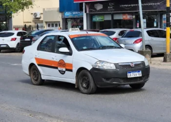 Dramático asalto a un remisero en Santo Tomé: un falso pasajero lo ahorcó desde el asiento trasero durante diez cuadras