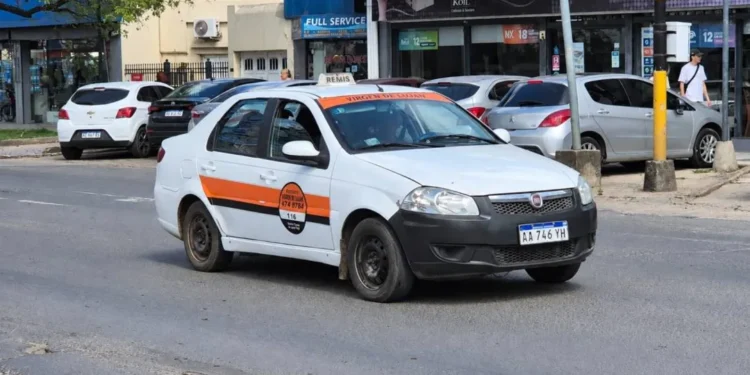 Dramático asalto a un remisero en Santo Tomé: un falso pasajero lo ahorcó desde el asiento trasero durante diez cuadras